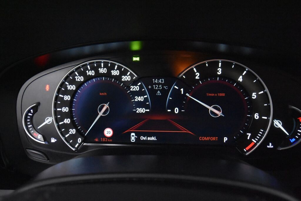 BMW 530 2017 G30 530i A xDrive Business Comfort / HUD / Koukku / Driving Assistant Plus / Pro navi / Hifit / 1 om Suomi auto / Kamera