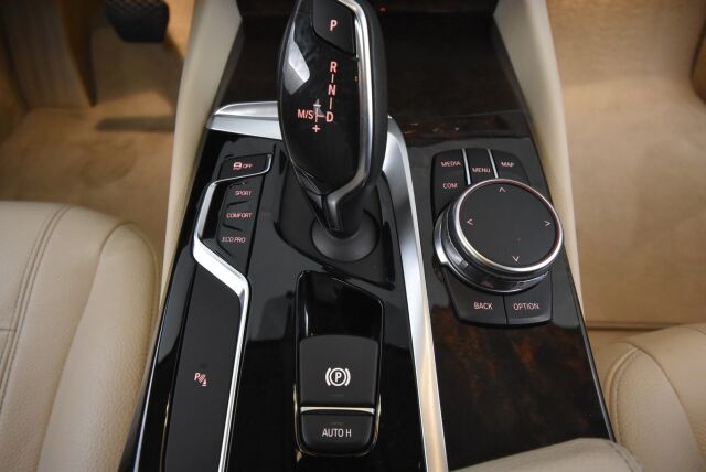 BMW 530 2017 G30 530i A xDrive Business Comfort / HUD / Koukku / Driving Assistant Plus / Pro navi / Hifit / 1 om Suomi auto / Kamera
