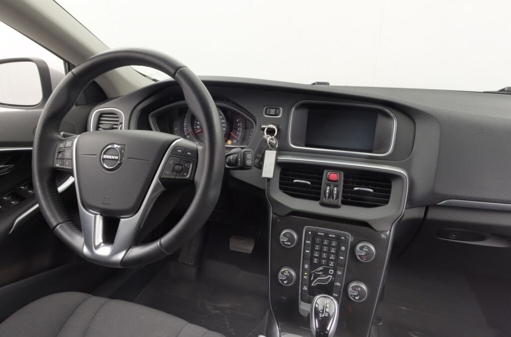 Volvo V40 2018 T2 Business aut / Suomiauto / Webasto / Tutka taakse