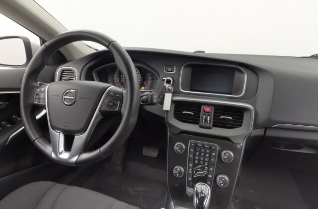 Volvo V40 2018 T2 Business aut / Suomiauto / Webasto / Tutka taakse