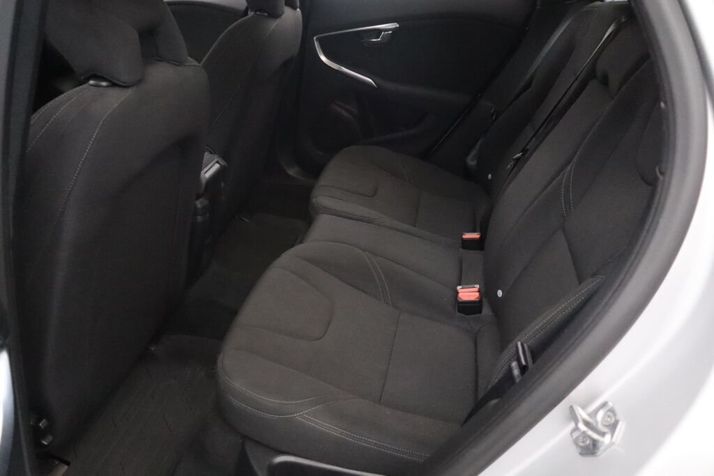 Volvo V40 2018 T2 Business aut / Suomiauto / Webasto / Tutka taakse