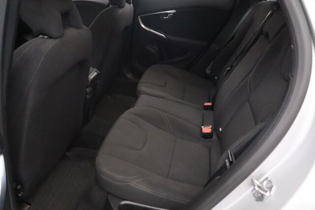 Volvo V40 2018 T2 Business aut / Suomiauto / Webasto / Tutka taakse
