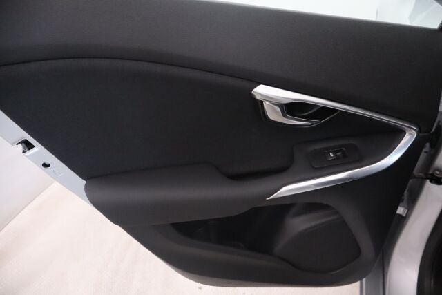Volvo V40 2018 T2 Business aut / Suomiauto / Webasto / Tutka taakse