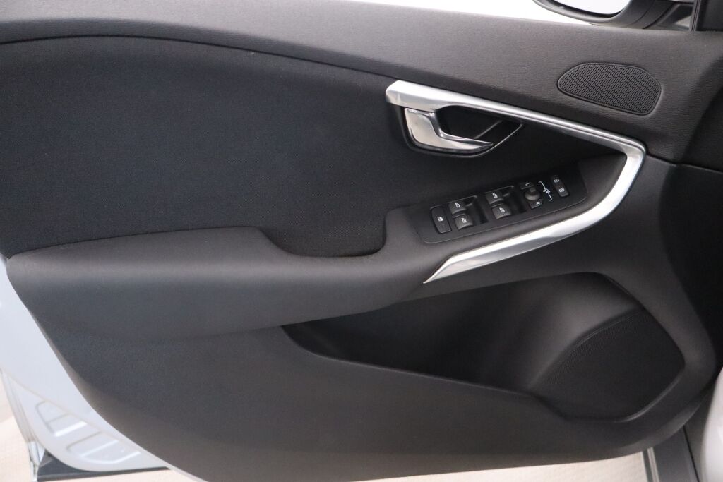 Volvo V40 2018 T2 Business aut / Suomiauto / Webasto / Tutka taakse