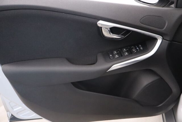 Volvo V40 2018 T2 Business aut / Suomiauto / Webasto / Tutka taakse