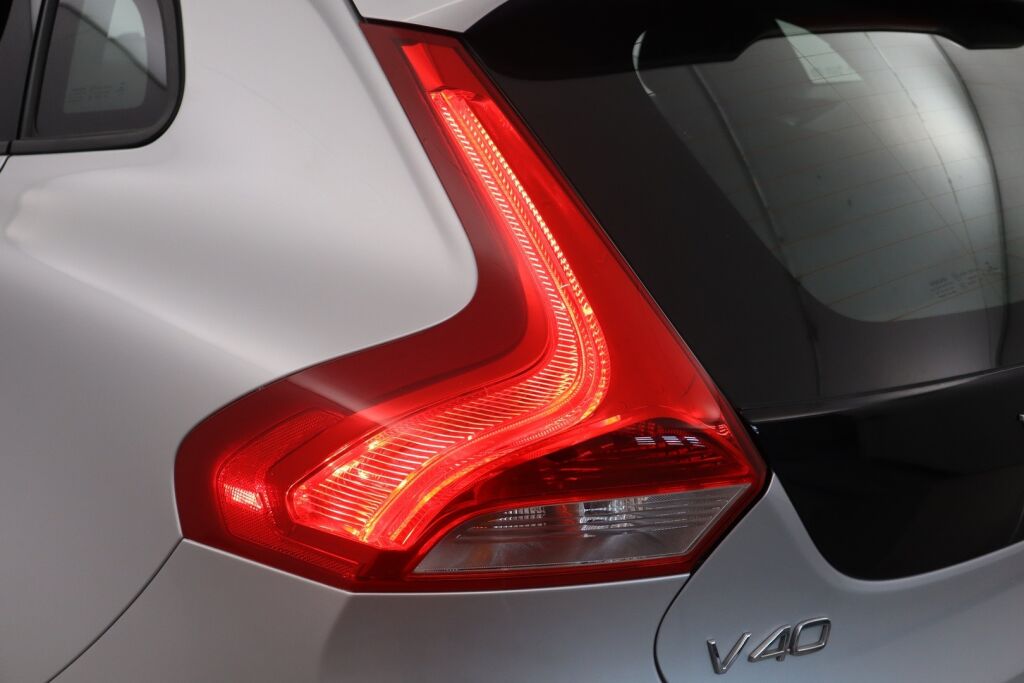 Volvo V40 2018 T2 Business aut / Suomiauto / Webasto / Tutka taakse