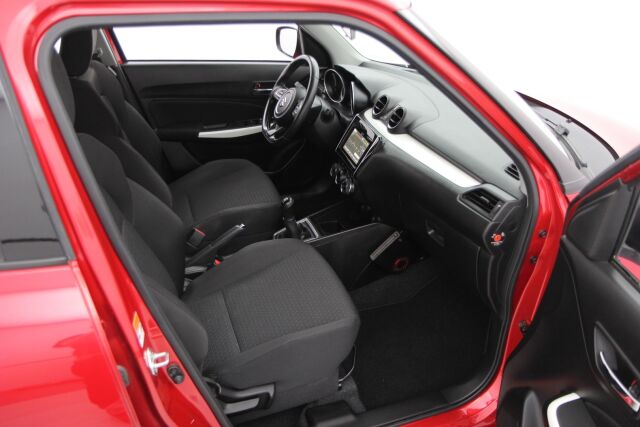 Suzuki Swift 2018 1,2 DUALJET 4WD GLX 5MT HYBRID / Adaptiivinen vakkari / Kamera / Lohkolämmitin / Huoltokirja /