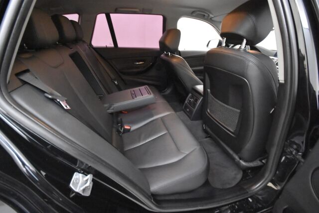 BMW 320 2019 F31 Touring 320i A xDrive Business Exclusive / Webasto / Koukku / Sporttipenkti / Nahkasisusta / Black Panel / Pro navi