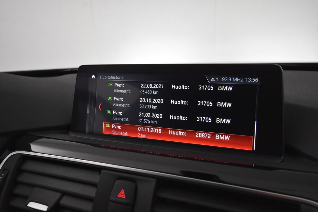 BMW 320 2019 F31 Touring 320i A xDrive Business Exclusive / Webasto / Koukku / Sporttipenkti / Nahkasisusta / Black Panel / Pro navi