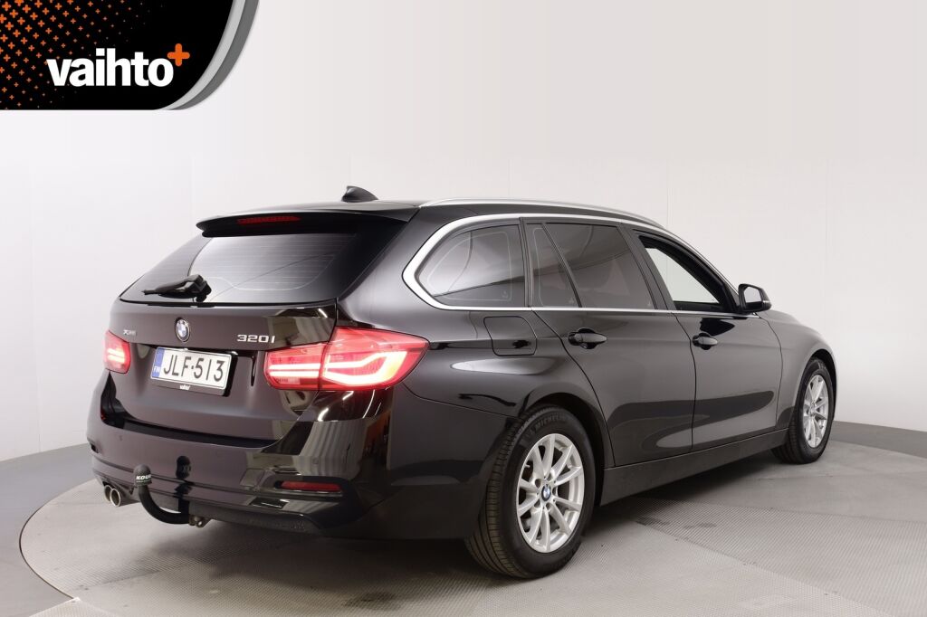 BMW 320 2019 F31 Touring 320i A xDrive Business Exclusive / Webasto / Koukku / Sporttipenkti / Nahkasisusta / Black Panel / Pro navi