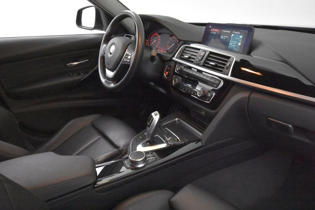 BMW 320 2019 F31 Touring 320i A xDrive Business Exclusive / Webasto / Koukku / Sporttipenkti / Nahkasisusta / Black Panel / Pro navi
