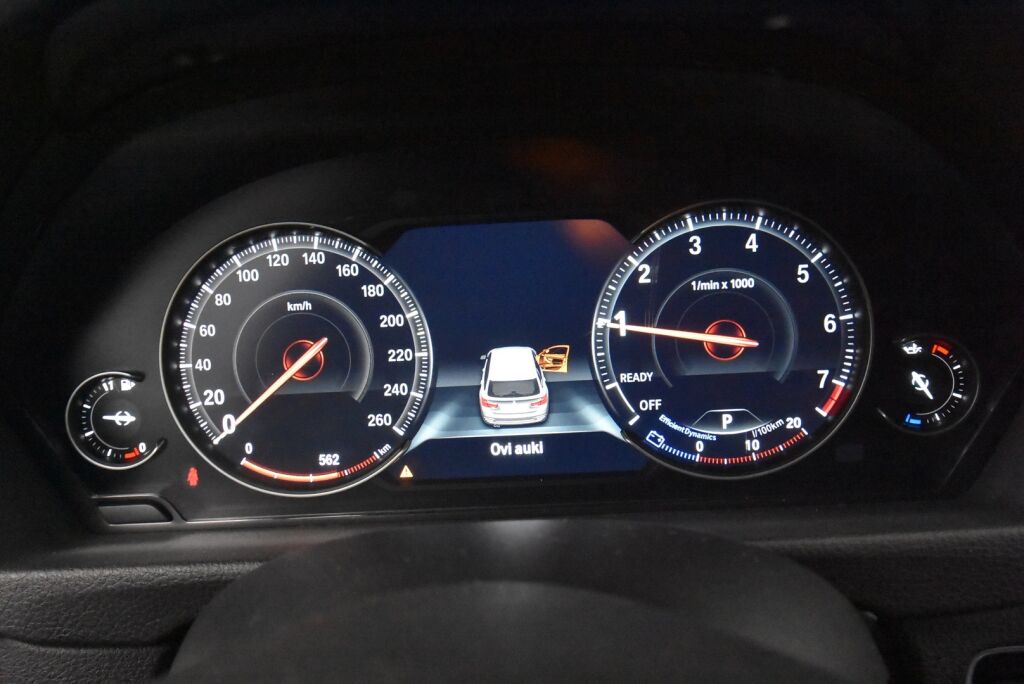 BMW 320 2019 F31 Touring 320i A xDrive Business Exclusive / Webasto / Koukku / Sporttipenkti / Nahkasisusta / Black Panel / Pro navi