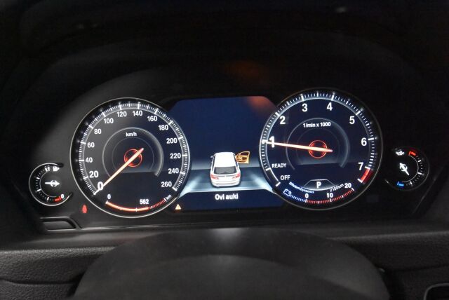 BMW 320 2019 F31 Touring 320i A xDrive Business Exclusive / Webasto / Koukku / Sporttipenkti / Nahkasisusta / Black Panel / Pro navi