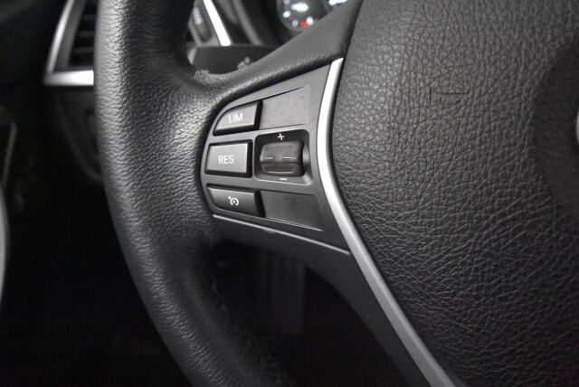 BMW 320 2019 F31 Touring 320i A xDrive Business Exclusive / Webasto / Koukku / Sporttipenkti / Nahkasisusta / Black Panel / Pro navi