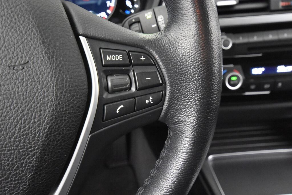 BMW 320 2019 F31 Touring 320i A xDrive Business Exclusive / Webasto / Koukku / Sporttipenkti / Nahkasisusta / Black Panel / Pro navi