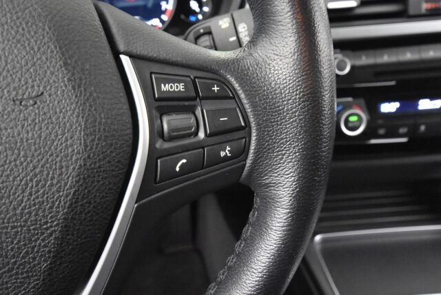 BMW 320 2019 F31 Touring 320i A xDrive Business Exclusive / Webasto / Koukku / Sporttipenkti / Nahkasisusta / Black Panel / Pro navi