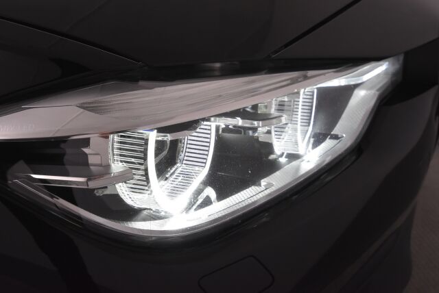 BMW 320 2019 F31 Touring 320i A xDrive Business Exclusive / Webasto / Koukku / Sporttipenkti / Nahkasisusta / Black Panel / Pro navi