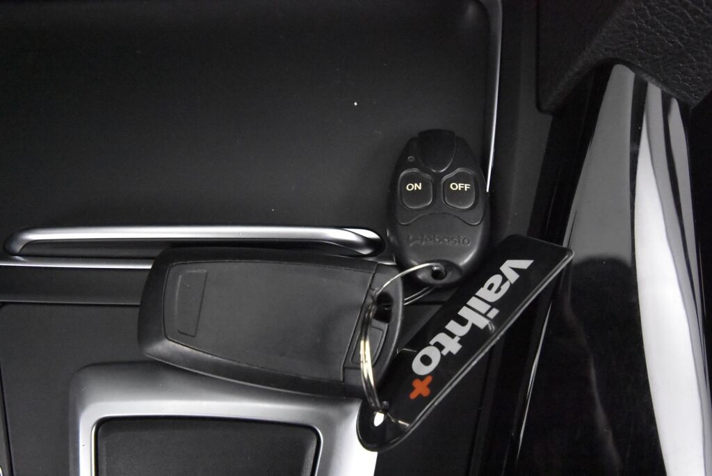 BMW 320 2019 F31 Touring 320i A xDrive Business Exclusive / Webasto / Koukku / Sporttipenkti / Nahkasisusta / Black Panel / Pro navi