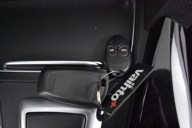 BMW 320 2019 F31 Touring 320i A xDrive Business Exclusive / Webasto / Koukku / Sporttipenkti / Nahkasisusta / Black Panel / Pro navi