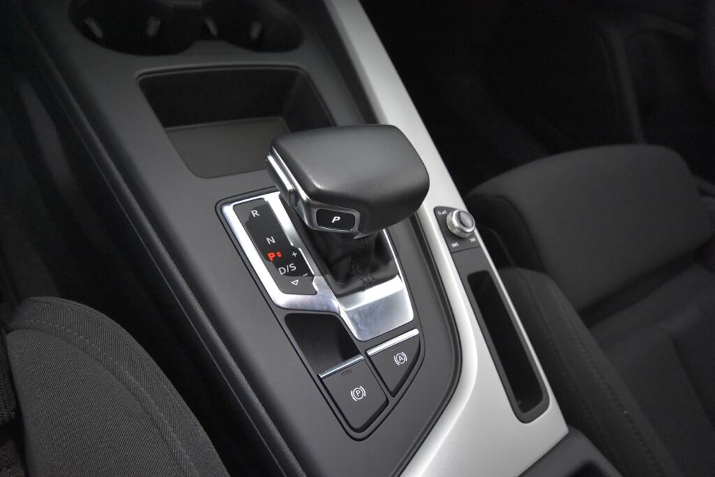 Audi A4 2019 Avant Business Advanced 40 TFSI 140 kW MHEV S tronic / Webasto / Koukku / Suomi-auto / LED valot