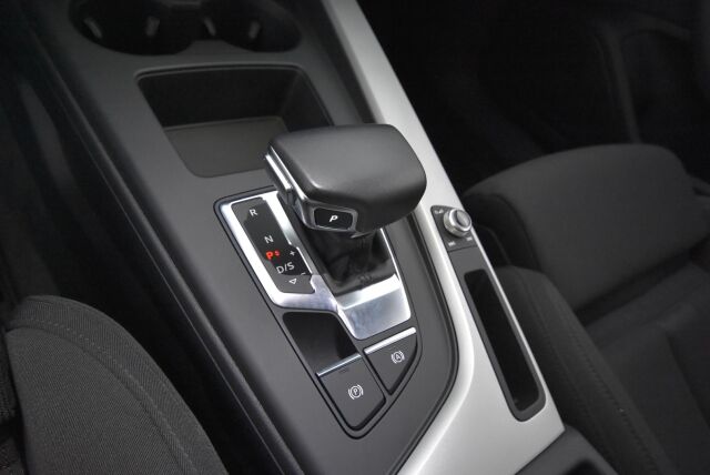 Audi A4 2019 Avant Business Advanced 40 TFSI 140 kW MHEV S tronic / Webasto / Koukku / Suomi-auto / LED valot