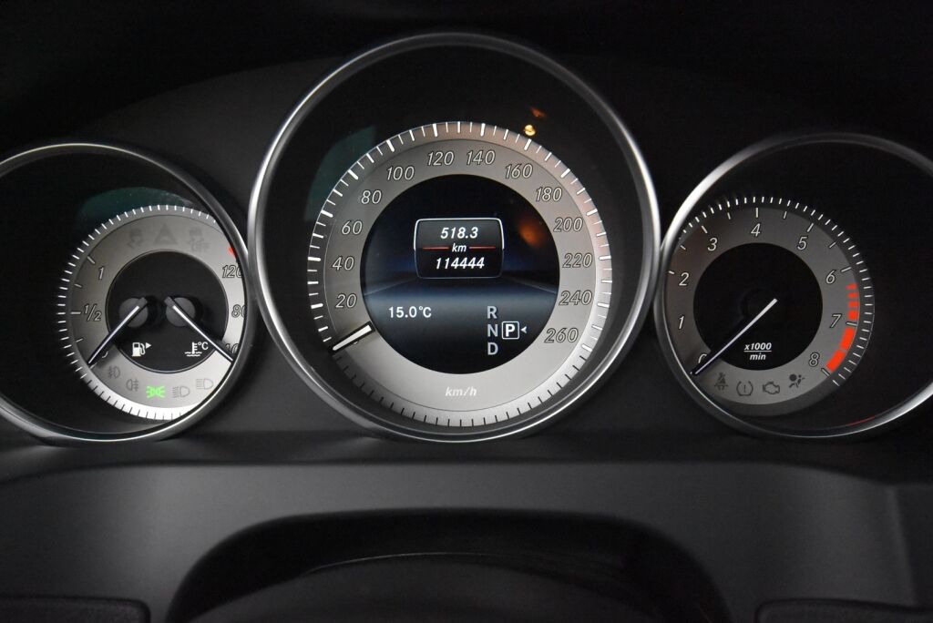 Mercedes-Benz E 2013 250 BE Cabriolet A / ILS / Harman Kardon / Nahkasisusta / Airscarf / Juuri huollettu