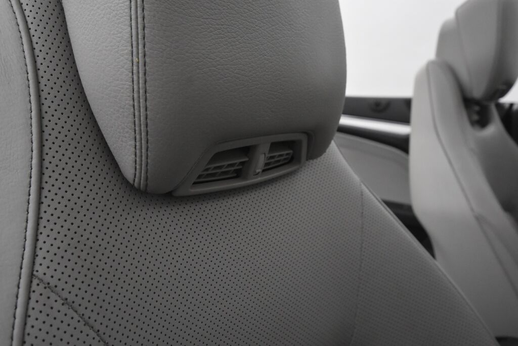 Mercedes-Benz E 2013 250 BE Cabriolet A / ILS / Harman Kardon / Nahkasisusta / Airscarf / Juuri huollettu