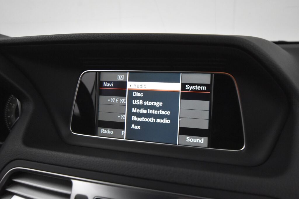 Mercedes-Benz E 2013 250 BE Cabriolet A / ILS / Harman Kardon / Nahkasisusta / Airscarf / Juuri huollettu