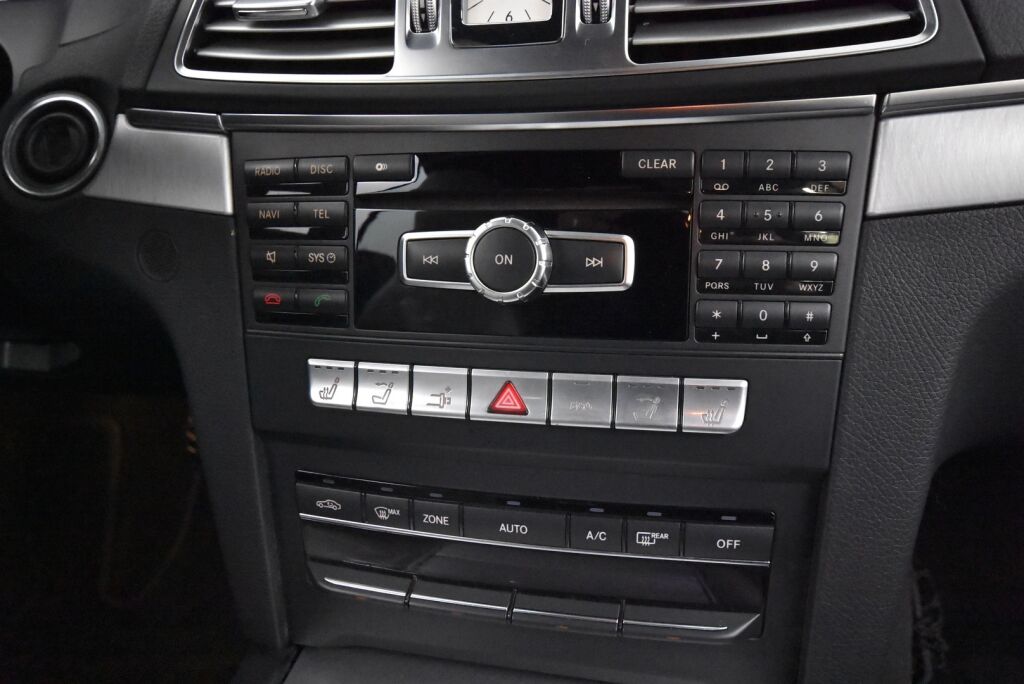 Mercedes-Benz E 2013 250 BE Cabriolet A / ILS / Harman Kardon / Nahkasisusta / Airscarf / Juuri huollettu