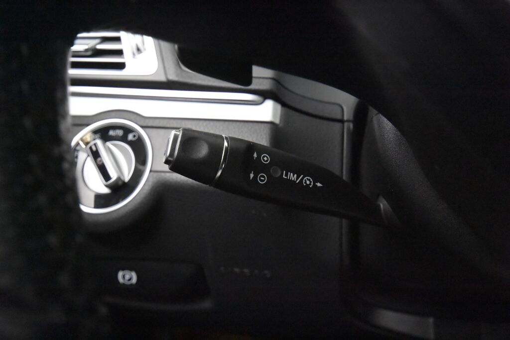 Mercedes-Benz E 2013 250 BE Cabriolet A / ILS / Harman Kardon / Nahkasisusta / Airscarf / Juuri huollettu