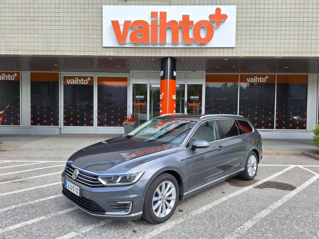 Volkswagen Passat 2017 Variant GTE Plug-In Hybrid 160 kW (218 hv) DSG-automaatti / ACC / Koukku / Webasto / Nahka-Acantara / P kamera /