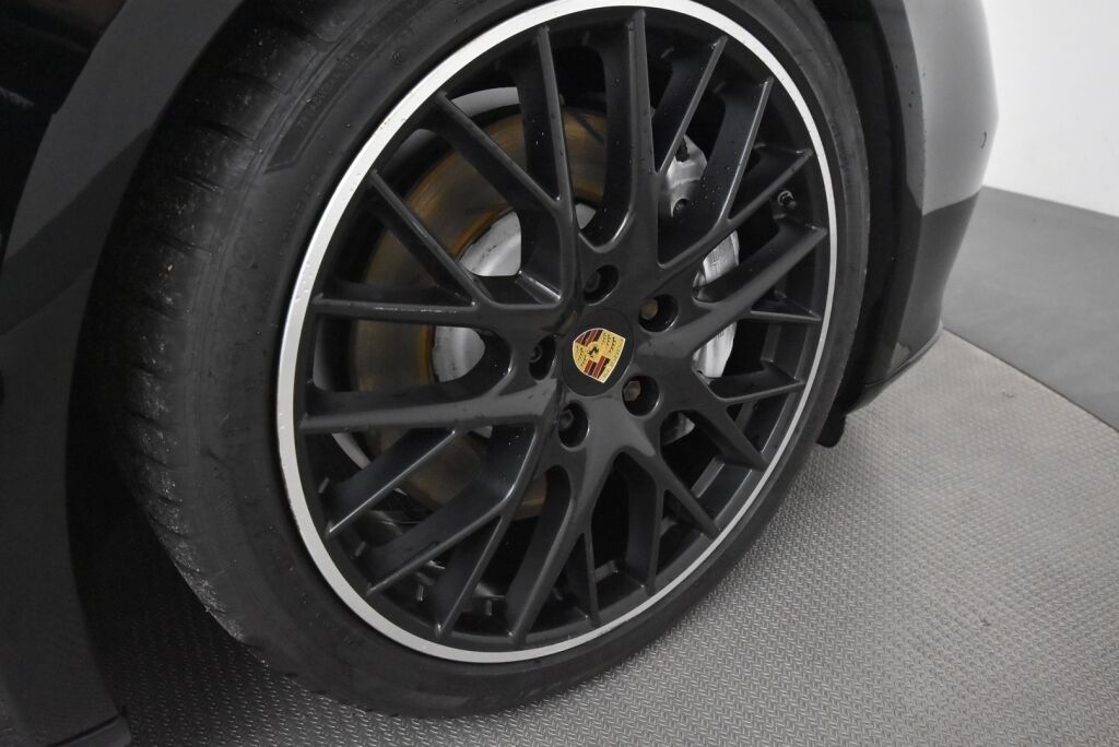 Porsche Panamera 2017 4 E-Hybrid PDK SportDesign / Nelipyöräohjaus / Alcantara katto / Sportputkisto / Matrix LED / 14-suunt. istuimet / Carbon paketti - RAHOITUS TÄHÄN AUTOON VAIN 3.99% - 