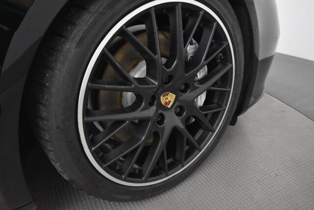 Porsche Panamera 2017 4 E-Hybrid PDK SportDesign / Nelipyöräohjaus / Alcantara katto / Sportputkisto / Matrix LED / 14-suunt. istuimet / Carbon paketti - RAHOITUS TÄHÄN AUTOON VAIN 3.99% - 
