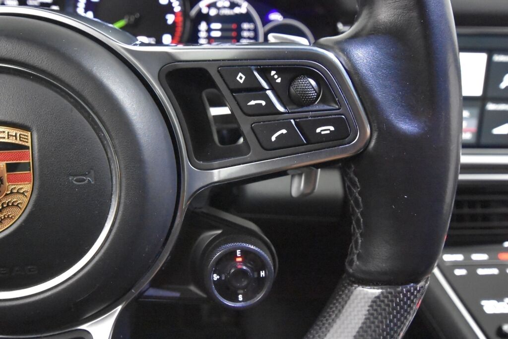 Porsche Panamera 2017 4 E-Hybrid PDK SportDesign / Nelipyöräohjaus / Alcantara katto / Sportputkisto / Matrix LED / 14-suunt. istuimet / Carbon paketti - RAHOITUS TÄHÄN AUTOON VAIN 3.99% - 