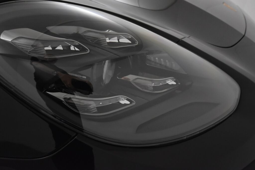 Porsche Panamera 2017 4 E-Hybrid PDK SportDesign / Nelipyöräohjaus / Alcantara katto / Sportputkisto / Matrix LED / 14-suunt. istuimet / Carbon paketti - RAHOITUS TÄHÄN AUTOON VAIN 3.99% - 