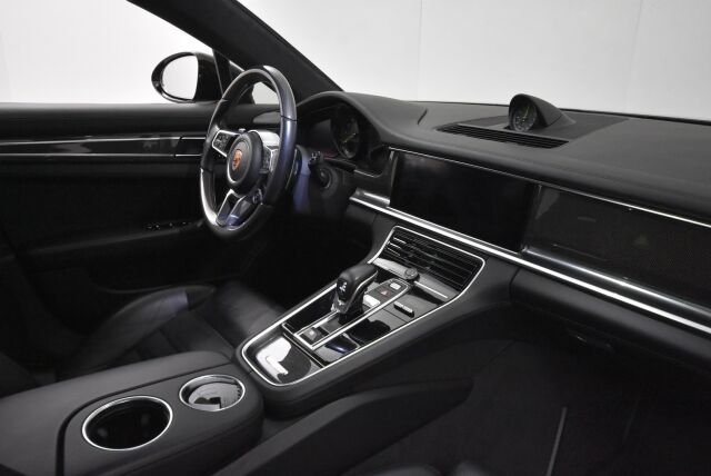 Porsche Panamera 2017 4 E-Hybrid PDK SportDesign / Nelipyöräohjaus / Alcantara katto / Sportputkisto / Matrix LED / 14-suunt. istuimet / Carbon paketti - RAHOITUS TÄHÄN AUTOON VAIN 3.99% - 