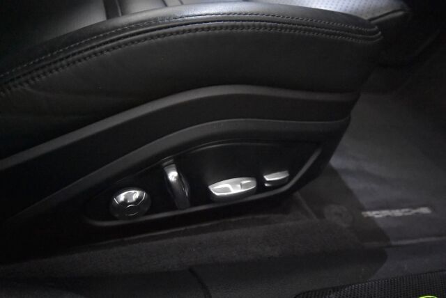 Porsche Panamera 2017 4 E-Hybrid PDK SportDesign / Nelipyöräohjaus / Alcantara katto / Sportputkisto / Matrix LED / 14-suunt. istuimet / Carbon paketti - RAHOITUS TÄHÄN AUTOON VAIN 3.99% - 