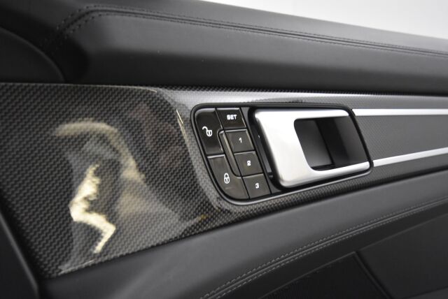 Porsche Panamera 2017 4 E-Hybrid PDK SportDesign / Nelipyöräohjaus / Alcantara katto / Sportputkisto / Matrix LED / 14-suunt. istuimet / Carbon paketti - RAHOITUS TÄHÄN AUTOON VAIN 3.99% - 