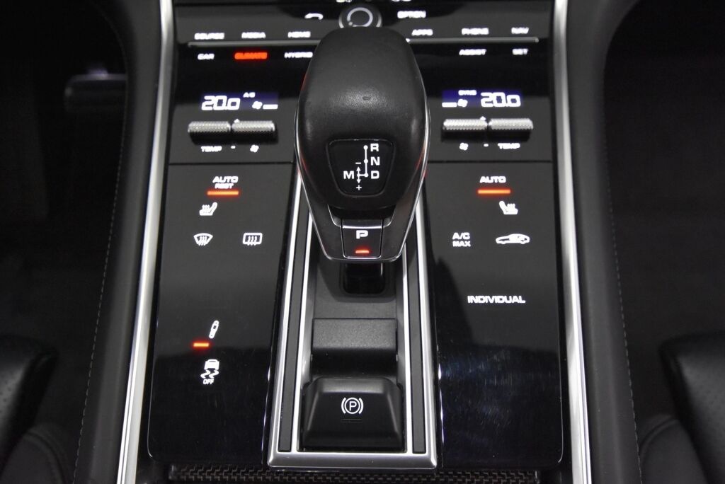Porsche Panamera 2017 4 E-Hybrid PDK SportDesign / Nelipyöräohjaus / Alcantara katto / Sportputkisto / Matrix LED / 14-suunt. istuimet / Carbon paketti - RAHOITUS TÄHÄN AUTOON VAIN 3.99% - 