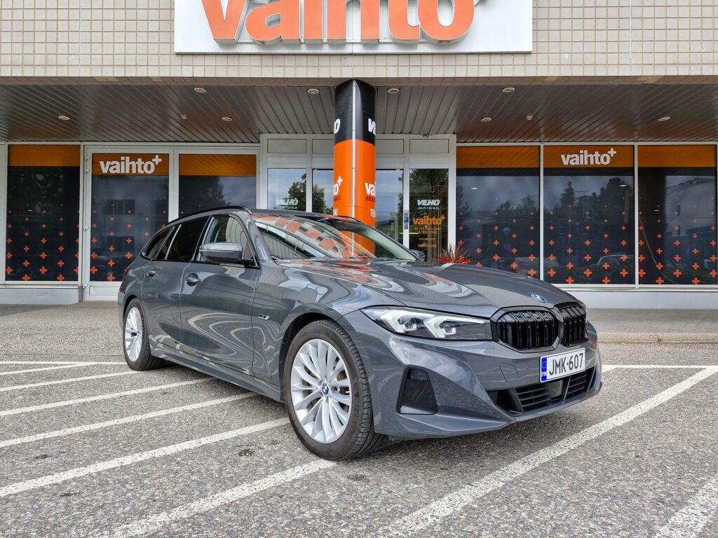 BMW 330 2023 G21 LCI Touring 330e xDrive A Charged Edition / Acc / Urheiluistuimet / Individual väri / Comfort access / Bliss