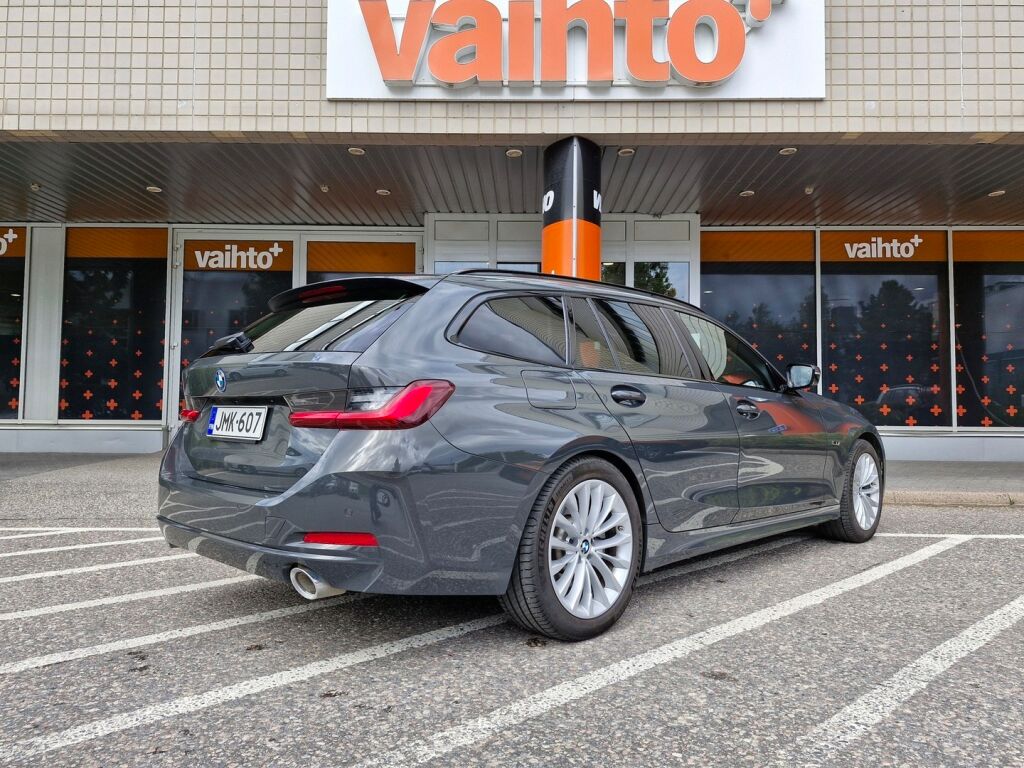 BMW 330 2023 G21 LCI Touring 330e xDrive A Charged Edition / Acc / Urheiluistuimet / Individual väri / Comfort access / Bliss