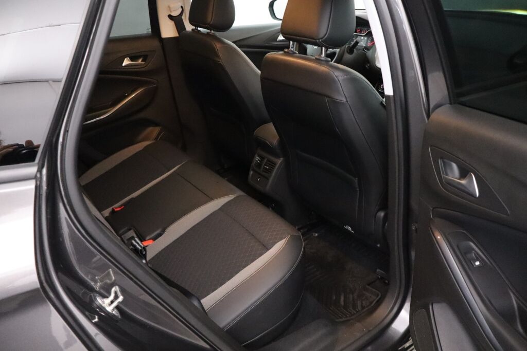 Opel Grandland X 2019 PHEV Innovation Plus 300 Turbo A8 AWD / LED / Kessy / BLIS / Navi / P.tutkat / Koukku / - RAHOITUS TÄHÄN AUTOON VAIN 3.99% - 