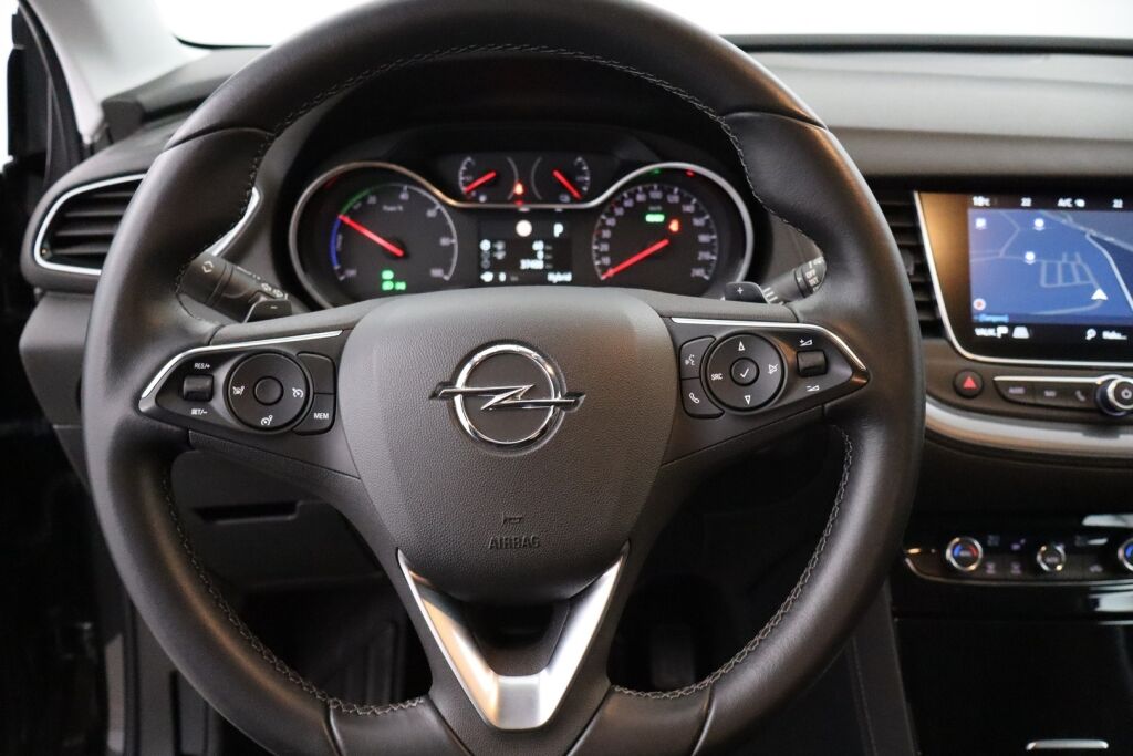 Opel Grandland X 2019 PHEV Innovation Plus 300 Turbo A8 AWD / LED / Kessy / BLIS / Navi / P.tutkat / Koukku / - RAHOITUS TÄHÄN AUTOON VAIN 3.99% - 