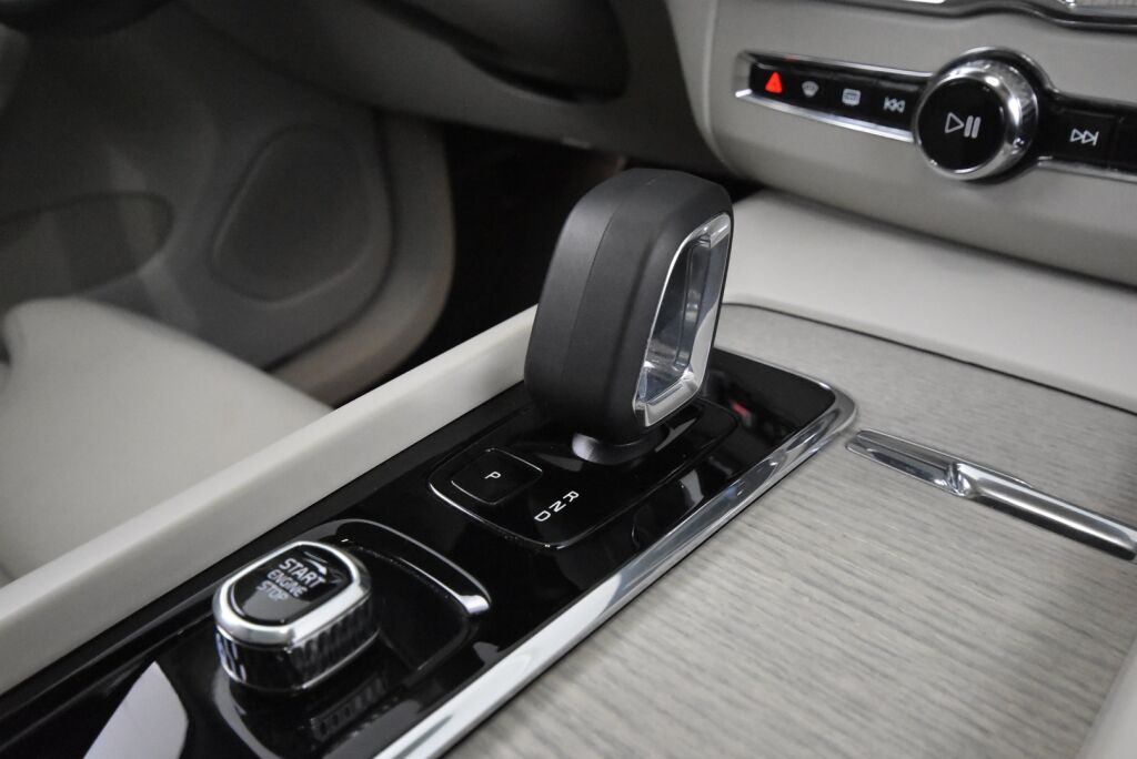 Volvo XC60 2022 T8 AWD Long Range High Performance Plus Bright aut / Panoraama / Harman & Kardon / Suomiauto / Ilma-alusta / Vetokoukku
