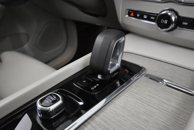 Volvo XC60 2022 T8 AWD Long Range High Performance Plus Bright aut / Panoraama / Harman & Kardon / Suomiauto / Ilma-alusta / Vetokoukku