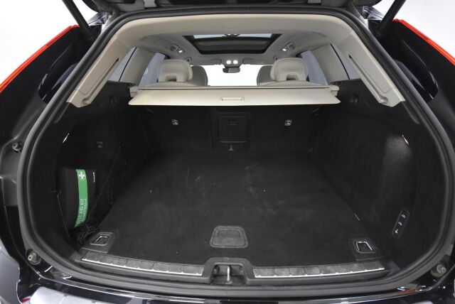 Volvo XC60 2022 T8 AWD Long Range High Performance Plus Bright aut / Panoraama / Harman & Kardon / Suomiauto / Ilma-alusta / Vetokoukku