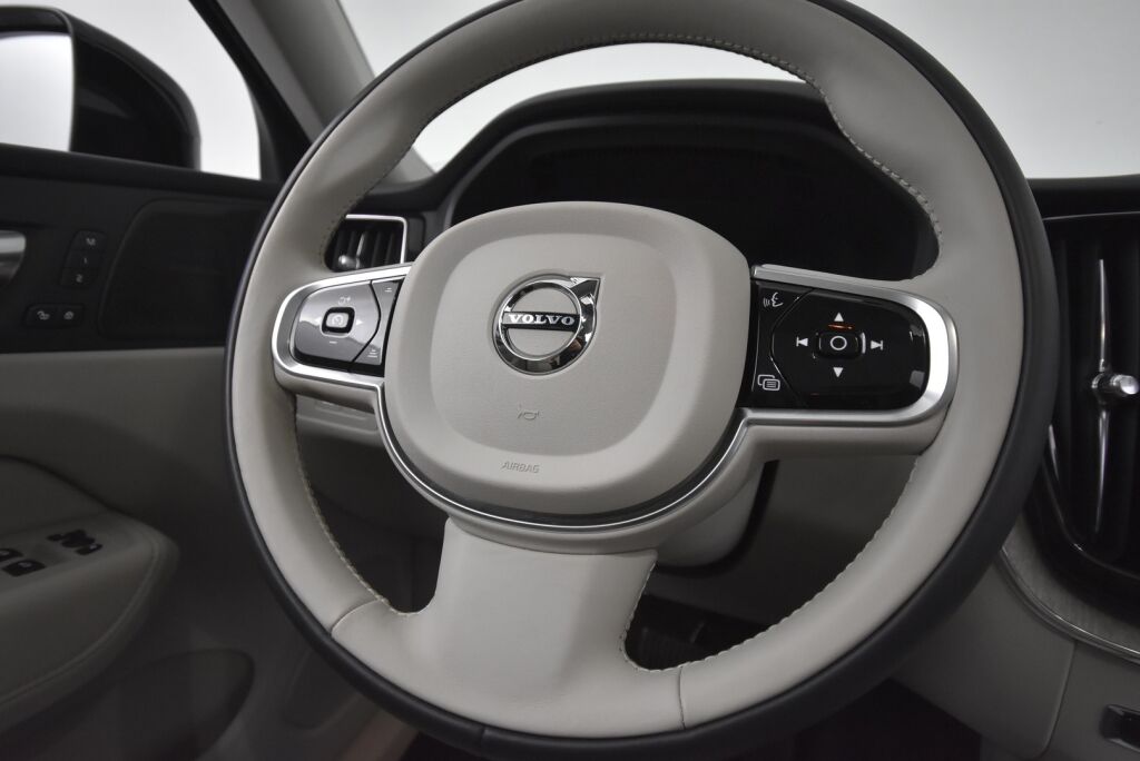 Volvo XC60 2022 T8 AWD Long Range High Performance Plus Bright aut / Panoraama / Harman & Kardon / Suomiauto / Ilma-alusta / Vetokoukku