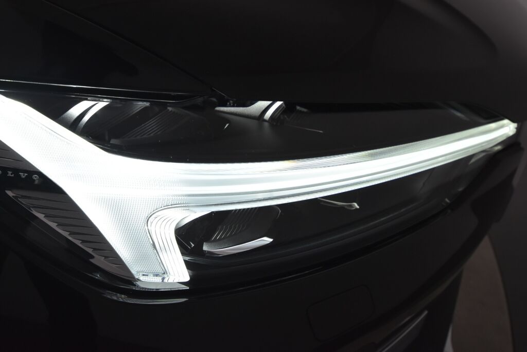 Volvo XC60 2022 T8 AWD Long Range High Performance Plus Bright aut / Panoraama / Harman & Kardon / Suomiauto / Ilma-alusta / Vetokoukku