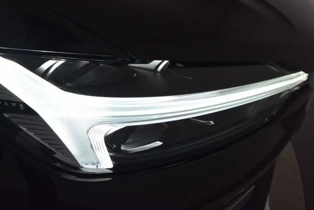 Volvo XC60 2022 T8 AWD Long Range High Performance Plus Bright aut / Panoraama / Harman & Kardon / Suomiauto / Ilma-alusta / Vetokoukku