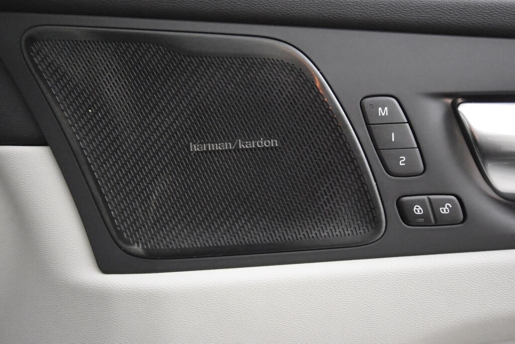 Volvo XC60 2022 T8 AWD Long Range High Performance Plus Bright aut / Panoraama / Harman & Kardon / Suomiauto / Ilma-alusta / Vetokoukku